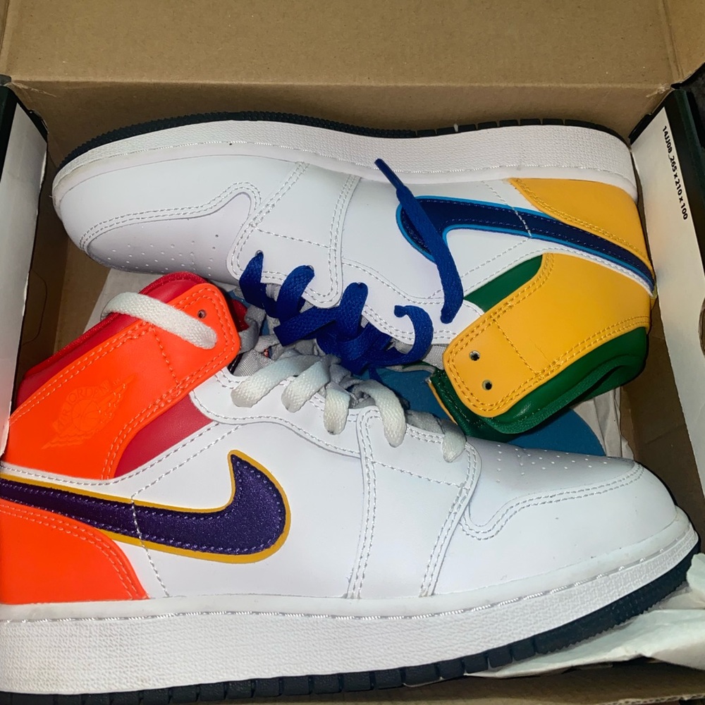 MULTI COLOR RETRO ONES